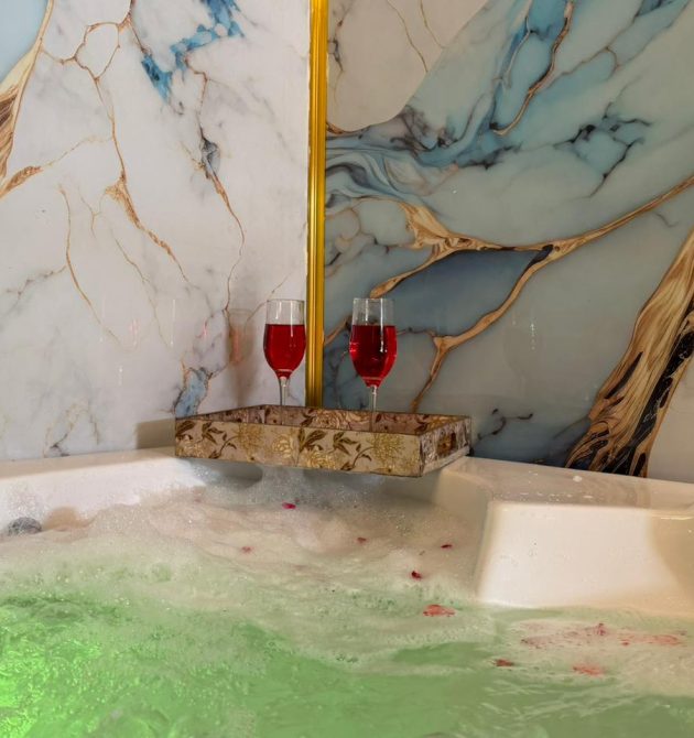 Jasmine Super Deluxe Jacuzzi Cottage (3)